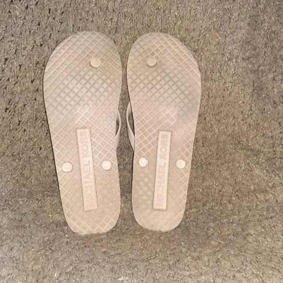 MICHAEL KORS-Flip Flops/Thongs Sandals-Warm Beige-Rose Gold Logo-Sz 10-Excellent - Picture 7 of 7